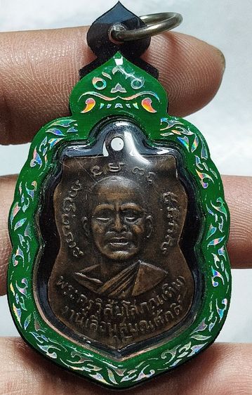 พระเหรียญหลวงปู่ทวดเก่าเลี่ยมกรอบเก่า รูปที่ 2