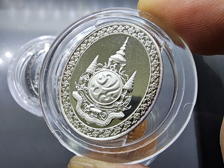 พระพุทธเมตตาเสนานาถ หลังพระปรมาภิไธย ภ.ป.ร. (ชุดเนื้อเงิน - นวะ - ทองแดง) กองทัพบก จัดสร้างเนื่องในวโรกาส 84 พรรษา ร9 ปี2556 พร้อมกล่องเดิม รูปที่ 6