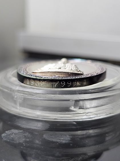 พระพุทธเมตตาเสนานาถ หลังพระปรมาภิไธย ภ.ป.ร. (ชุดเนื้อเงิน - นวะ - ทองแดง) กองทัพบก จัดสร้างเนื่องในวโรกาส 84 พรรษา ร9 ปี2556 พร้อมกล่องเดิม รูปที่ 7