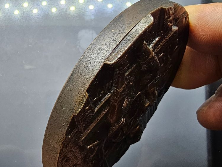 เหรียญที่ระลึก 700 ปี ลายสือไทย เนื้อทองแดงรมดำ ขนาด 7 เซน ปี2526 พร้อมกล่องเดิม รูปที่ 7