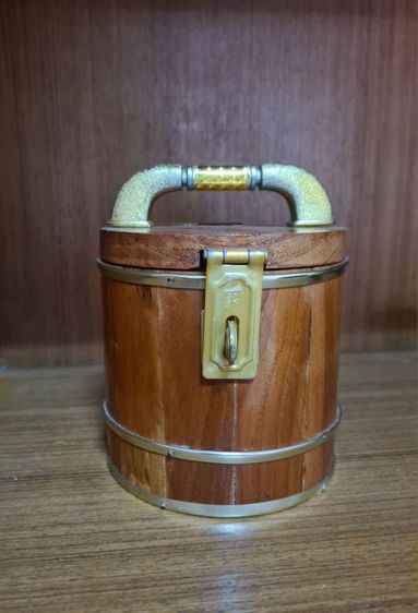 ถังไม้เก็บตัง