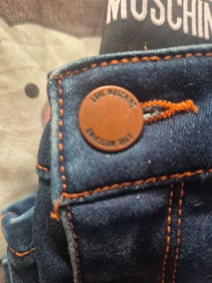 กางเกงยีนส์ขาครอป Love Moschino เอว 28 นิ้ว ยาว 37 นิ้ว สภาพดีมาก ราคา 1,500 บาทรวมส่ง รูปที่ 5