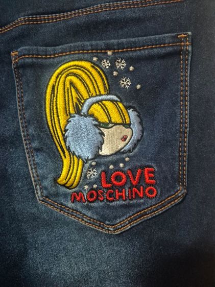 กางเกงยีนส์ขาครอป Love Moschino เอว 28 นิ้ว ยาว 37 นิ้ว สภาพดีมาก ราคา 1,500 บาทรวมส่ง รูปที่ 4