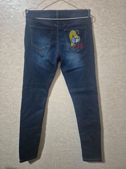 กางเกงยีนส์ขาครอป Love Moschino เอว 28 นิ้ว ยาว 37 นิ้ว สภาพดีมาก ราคา 1,500 บาทรวมส่ง รูปที่ 2