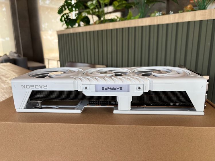 ขาย กาดร์จอมหาเทพ SAPPHIRE PURE RADEON RX 9070 XT GAMING OC 16GB GDDR6 ตัวเทพ ตัวจบ สีขาว  สภาพนางฟ้า รูปที่ 4