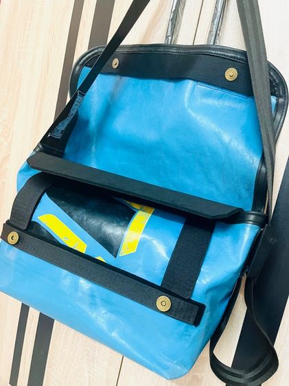 Freitag Surfside6 ฟ้า ดำ เหลือง . รูปที่ 2