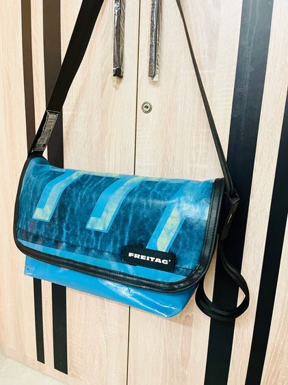 Freitag Surfside6 ฟ้า ดำ เหลือง .