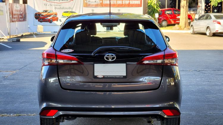 Toyota Yaris 2022 1.2 Entry Sedan เบนซิน ไม่ติดแก๊ส เกียร์อัตโนมัติ เทา รูปที่ 4