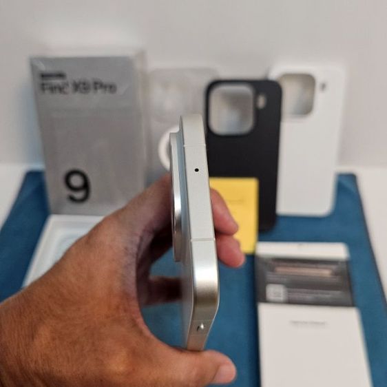 OPPO Find X9 Pro 512 g สีขาวสภาพนางฟ้า เครื่อง ศูนย์ ไทย แท้
ประกันจอเหลือยาวถึงปี 2027 รูปที่ 3