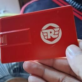 ที่เก็บข้อมูลและเมมโมรี่การ์ด Royal Enfield ธัมป์ไดร์ฟ ขนาด 4 GB แบบใส่กระเป๋าเงินได้ เก๋ ๆ