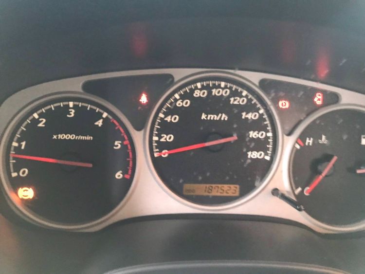 Isuzu D-MAX 2004 3.0 Hi-Lander Ddi i-TEQ Pickup ดีเซล เกียร์ธรรมดา บรอนซ์เงิน รูปที่ 3