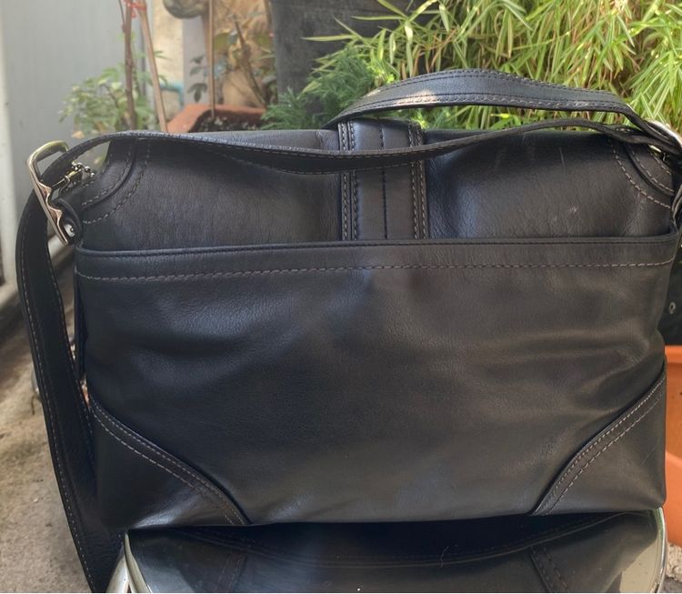 เทเลิกเก็บ มือสอง ของแท้ วินเทจ Y2K โค้ช Soho Flap Leather Shoulder bag  รุ่น F11196 รูปที่ 4