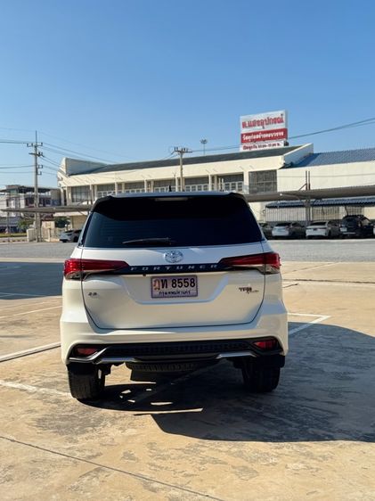 Toyota Fortuner 2019 2.8 TRD Sportivo Van ดีเซล ไม่ติดแก๊ส เกียร์อัตโนมัติ ขาว รูปที่ 3