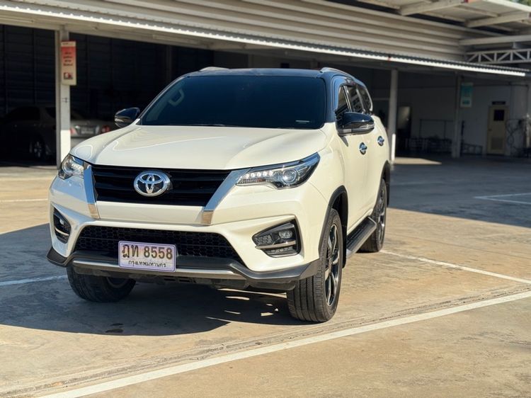 Toyota Fortuner 2019 2.8 TRD Sportivo Van ดีเซล ไม่ติดแก๊ส เกียร์อัตโนมัติ ขาว รูปที่ 2