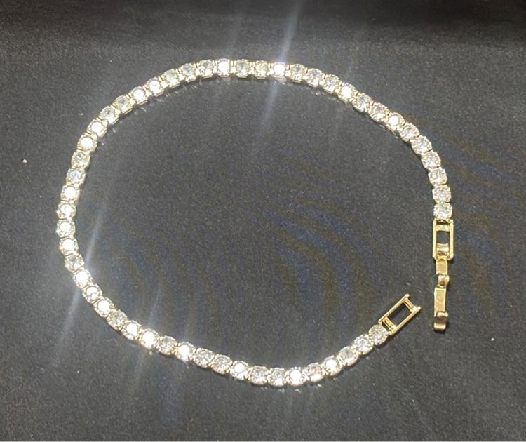 กำไลเพชรสไตล์ Tennis Bracelet สีทอง เม็ดใส เล่นไฟสวย หรูดูแพง