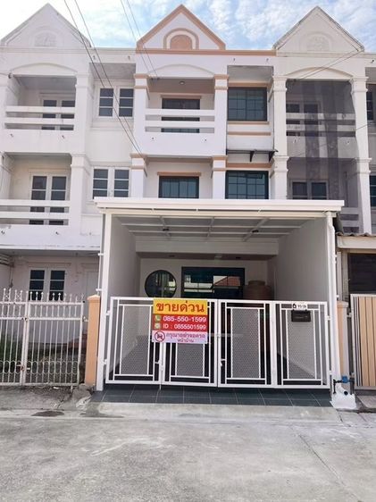 มีบางส่วน ขายทาวน์เฮ้าส์ 3 ชั้น หมู่บ้านธนพร ลำลูกกา 11 ทำเลใกล้ตลาดนานาเจริญ เนื้อที่ 16 ตร.วา มี 4 ห้องนอน 3 ห้องน้ำ รีโนเวทใหม่ 