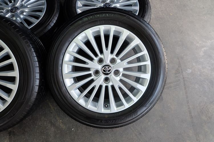 🍃 ล้อ Camry ACV80 17 นิ้ว ล้อสวยสภาพป้ายแดง + ยางมือสอง ดอกยางสวยๆ Yokohama AE61 ขนาด 215 60R17 ปี25  รูปที่ 2