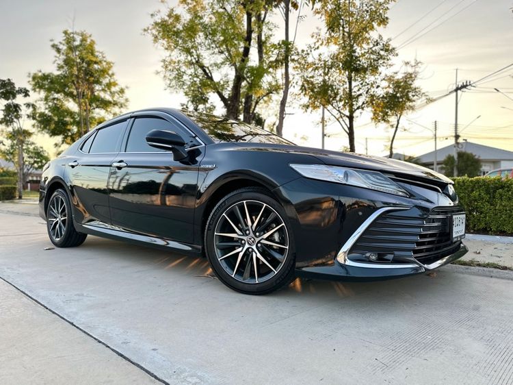 Toyota Camry 2023 2.5 HEV Premium Sedan ไฮบริด ไม่ติดแก๊ส เกียร์อัตโนมัติ ดำ รูปที่ 2