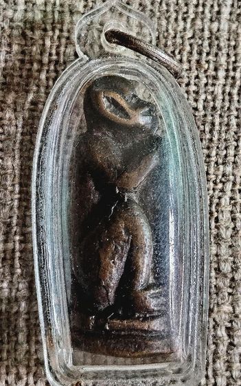 หล่อโบราณ ลิงจับหลัก หลวงพ่อดิ่ง วัดบางวัว เนื้อทองผสม 