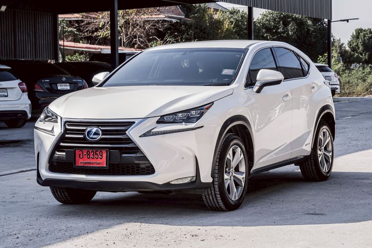 รถ Lexus Nx300h 2.5 Luxury สี ขาว