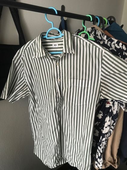 เสื้อเชิ้ตแขนสั้น UniQlo size M
