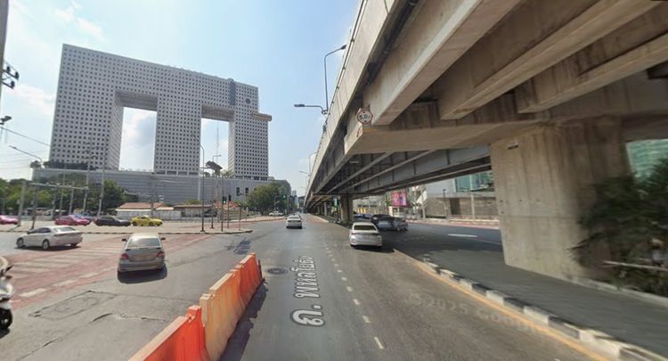 ขายด่วน ที่ดินติดถนนรัชดาภิเษก ใกล้เมเจอร์รัชโยธินเพียง 500 เมตร ราคาถูกที่สุดแปลงสุดท้าย ติดต่อ 063-363-4664 รูปที่ 4