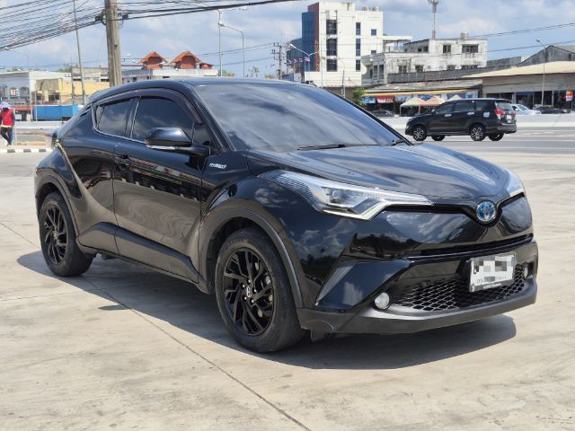 Toyota C-HR 2019 1.8 Hybrid Hi Sedan ไฮบริด ไม่ติดแก๊ส เกียร์อัตโนมัติ ดำ รูปที่ 2