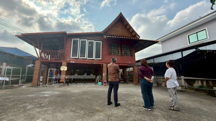 อื่นๆ มีบางส่วน สร้างเสร็จก่อน 2010 เรือนไทยไม้สักแท้อายุกว่า 100 ปี รูปที่ 3