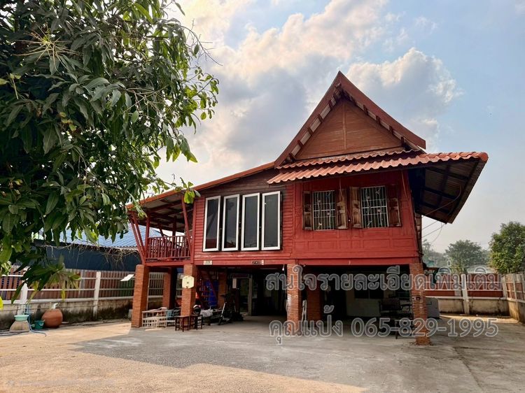 เรือนไทยไม้สักแท้อายุกว่า 100 ปี