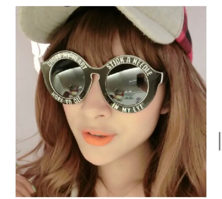 แว่นตากันแดดทรงกลมรุ่น On A Promiseแบรนด์ House of Holland  รูปที่ 15