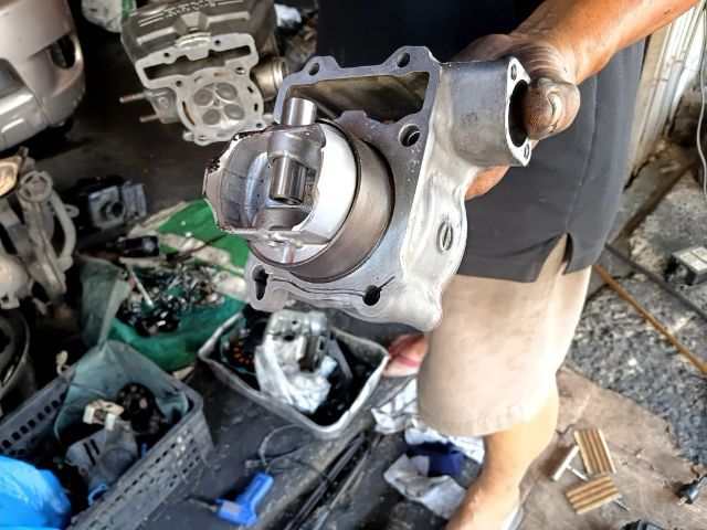 CBR150คาร์บูเปลี่ยนลูกแหวนวาวล์ เปลี่ยนของเหลวหมดแล้วหัวเทียนก็เปลี่ยนพร้อมโอนลอยโทร0849750778 รูปที่ 7