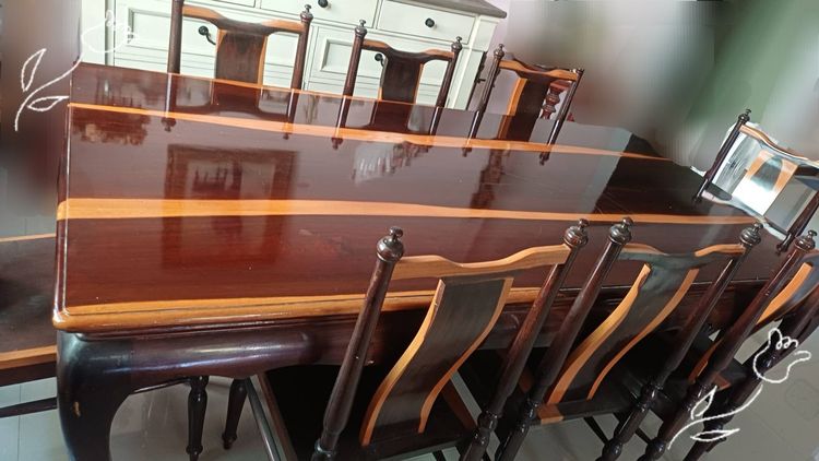 โต๊ะอาหารไม้เก่าโบราณ 8 ที่นั่ง