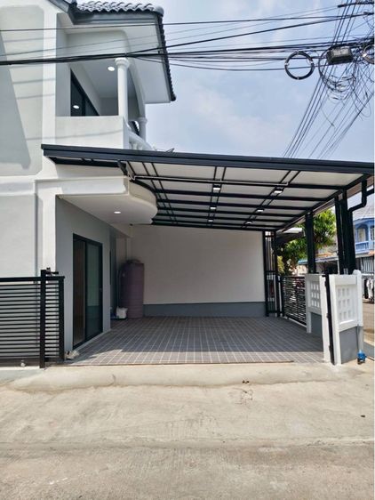 ตกแต่งครบ ใช่ ทาวน์เฮาส์ 2 ชั้น หลังมุม ถนนเมน หมู่บ้านอยู่เจริญ รูปที่ 2