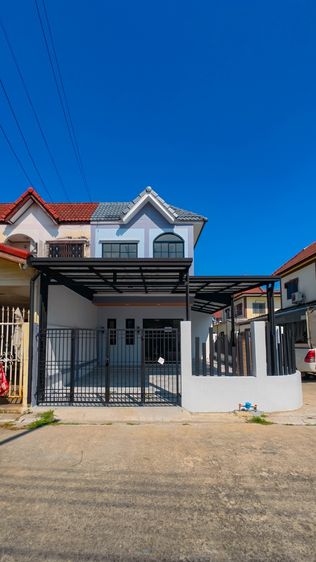 ขายบ้านหลังมุม รีโนเวทใหม่ พร้อมเข้าอยู่ ทาวน์เฮ้าส์ 2 ชั้น 3 นอน 2 น้ำ หมู่บ้านวงศกร 3ทำเลดี ใกล้ตลาดและรถไฟฟ้า📍