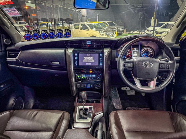 Toyota Fortuner 2019 2.4 Leader V 4WD ดีเซล เกียร์อัตโนมัติ ขาว รูปที่ 4