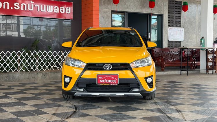 Toyota Yaris 2017 1.2 TRD Sportivo Sedan เบนซิน ไม่ติดแก๊ส เกียร์อัตโนมัติ เหลือง รูปที่ 2