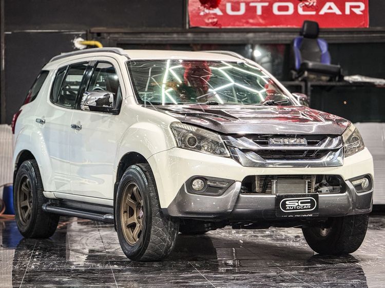 รถ Isuzu MU-X 3.0 สี ขาว