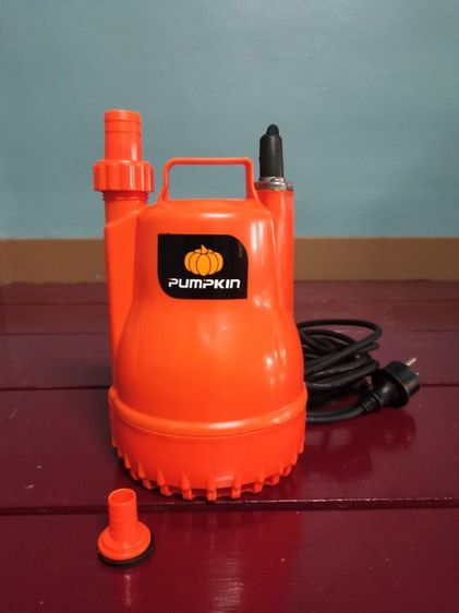 ปั๊มแช่ดูดน้ำดียี่ห้อPUMPKIN กำลังไฟ100วัตต์ ระยะส่งน้ำสูงสุด6ม. ระยะดูดน้ำลึก5ม. ดูดน้ำได้ต่ำสุด15มม. เศษวัสดุผ่านเครื่องได้ไม่เกิน5มม.