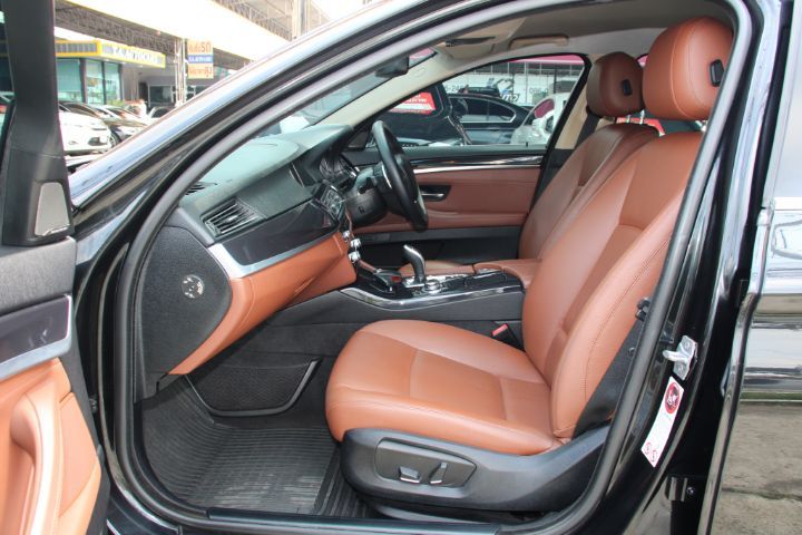 BMW Series 5 2014 520d Sedan ดีเซล เกียร์อัตโนมัติ ดำ รูปที่ 4