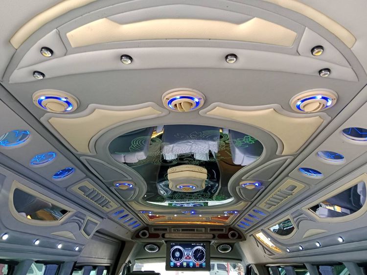 2014 รถตู้ มือสอง แต่งสวย vip 9 ที่นั่ง ทีวีไฟฟ้า toyota commuter ดีเซล 3000 เกียร์ธรรมดา สีเทา รถสวย