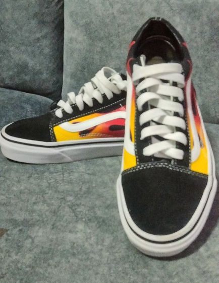 รองเท้าผ้าใบ