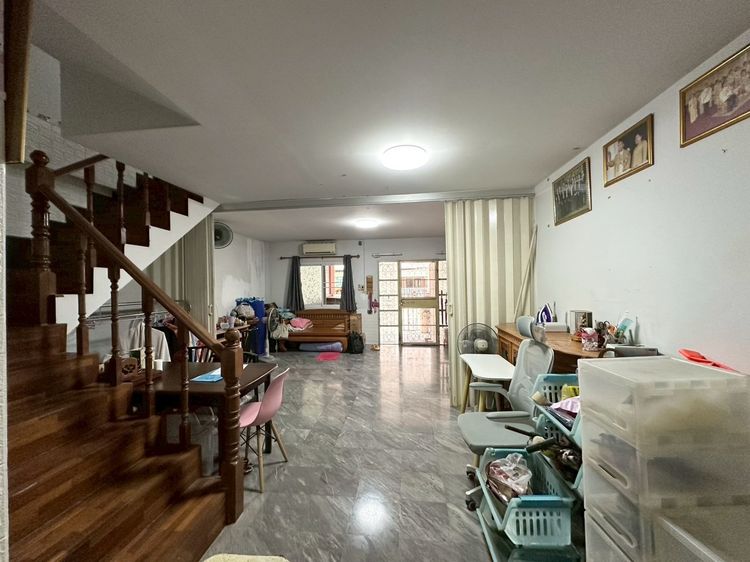 อื่นๆ มีบางส่วน สร้างเสร็จก่อน 2010 ขายถูกมาก ทาวน์เฮาส์ 2 ชั้น หมู่บ้านวิเศษสุขโครงการ19 (เฟส1 ซอย 10 ) ต.พันท้ายนรสิงห์ อ.เมือง จ.สมุทรสาคร  รูปที่ 3