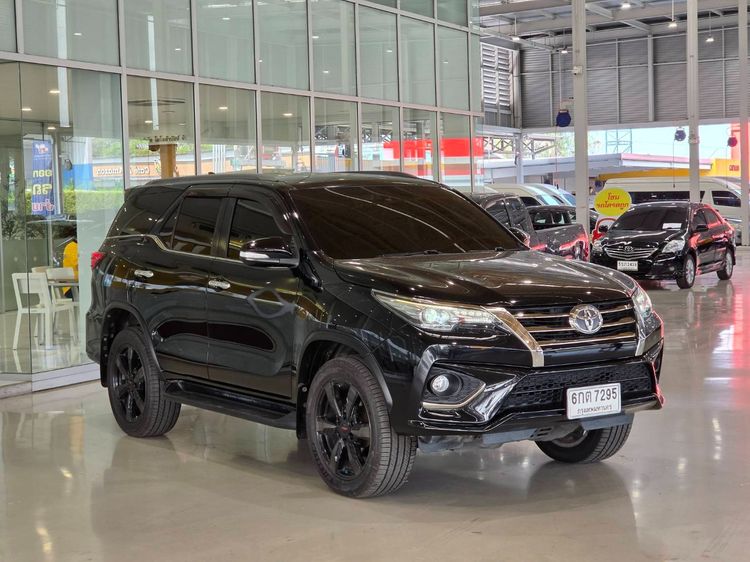 Toyota Fortuner 2017 2.8 V TRD Sportivo Utility-car ดีเซล ไม่ติดแก๊ส เกียร์อัตโนมัติ ดำ รูปที่ 3