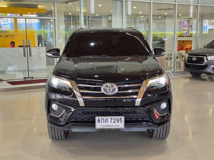 Toyota Fortuner 2017 2.8 V TRD Sportivo Utility-car ดีเซล ไม่ติดแก๊ส เกียร์อัตโนมัติ ดำ รูปที่ 2