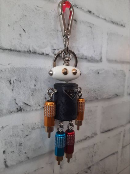 พวงกุญแจ Prada Robot Trick Keychain รูปที่ 6