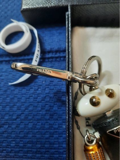 พวงกุญแจ Prada Robot Trick Keychain รูปที่ 3