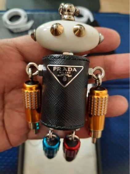 พวงกุญแจ Prada Robot Trick Keychain รูปที่ 11