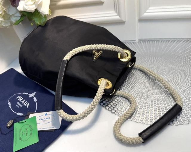 กระเป๋า Prada รูปที่ 3