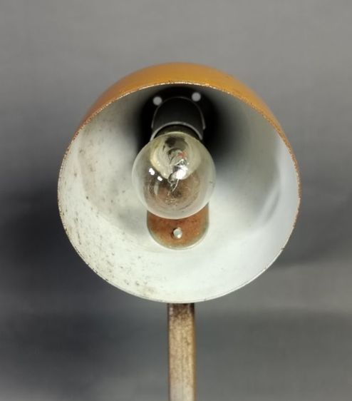 โคมไฟตั้งโต๊ะพับได้โลหะสีน้ำตาลสไตล์วินเทจ MCM ยุค 1960 ผลิตโดย Hamilton Industries Chicago รูปที่ 3