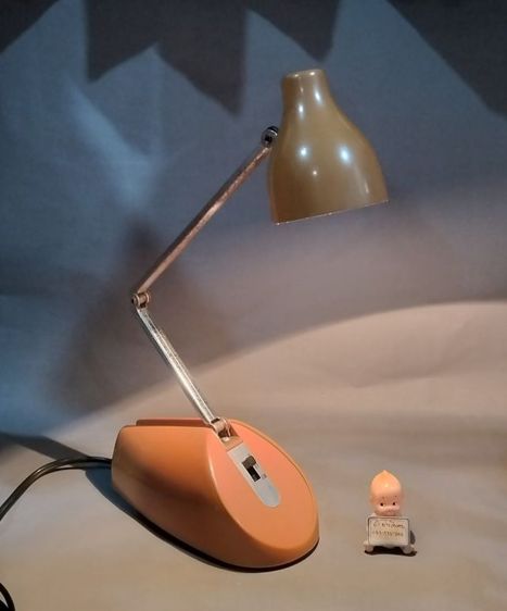 โคมไฟตั้งโต๊ะพับได้โลหะสีน้ำตาลสไตล์วินเทจ MCM ยุค 1960 ผลิตโดย Hamilton Industries Chicago รูปที่ 13